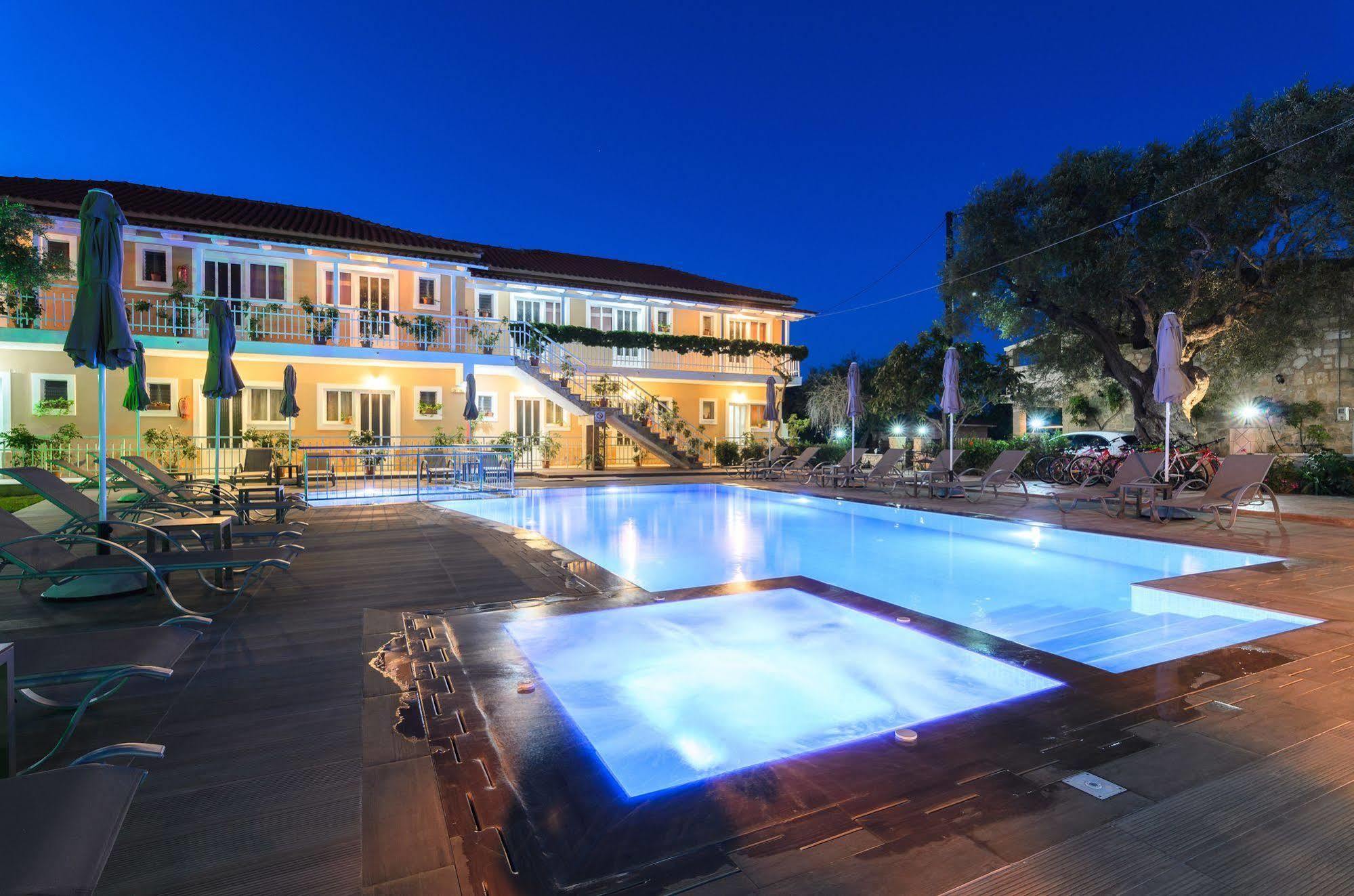 Artemis Hotel Amoudi