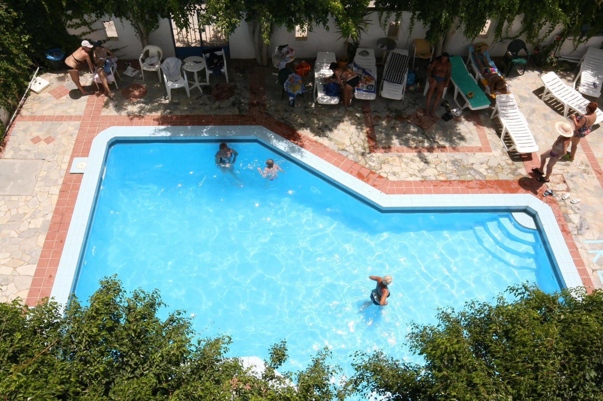 Iro 2* Hersonissos (Crete)