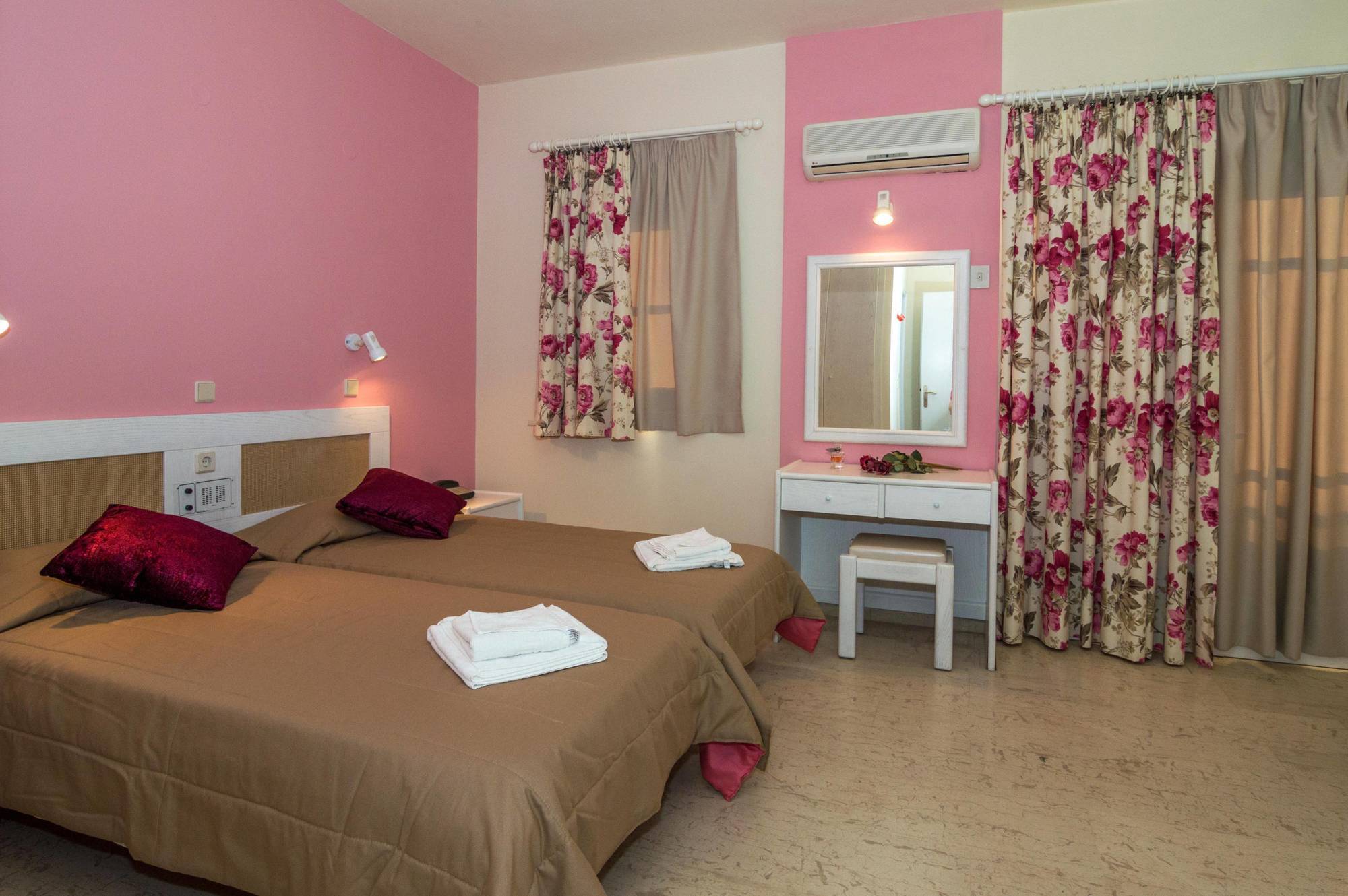 Aparthotel Manolis 3*