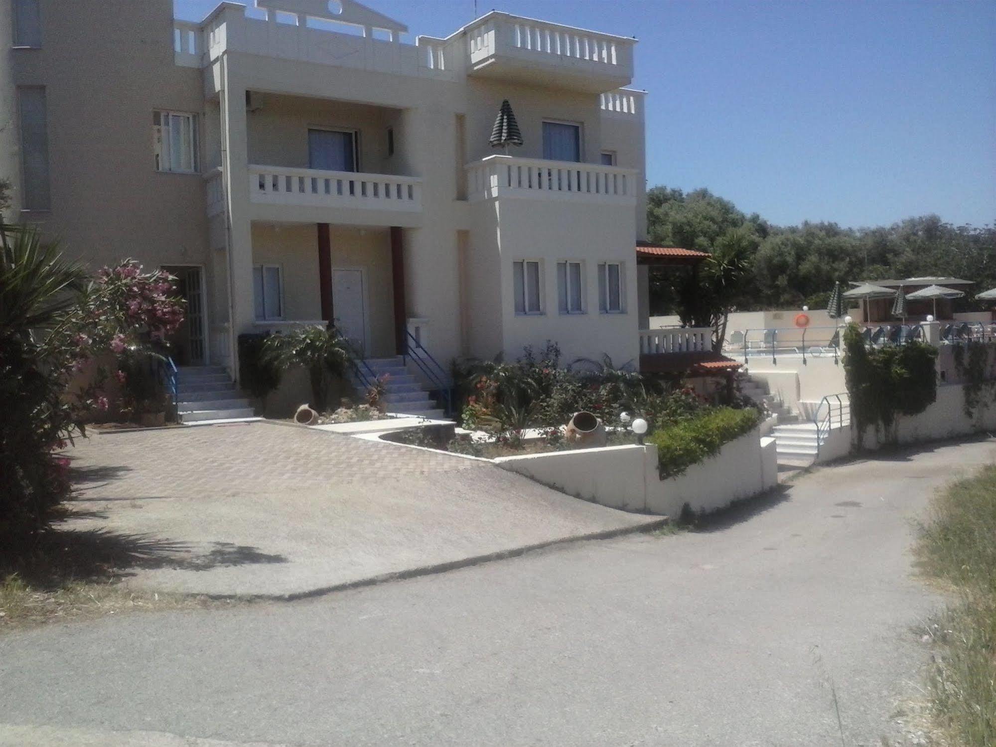 Poseidon Aparthotel 2*