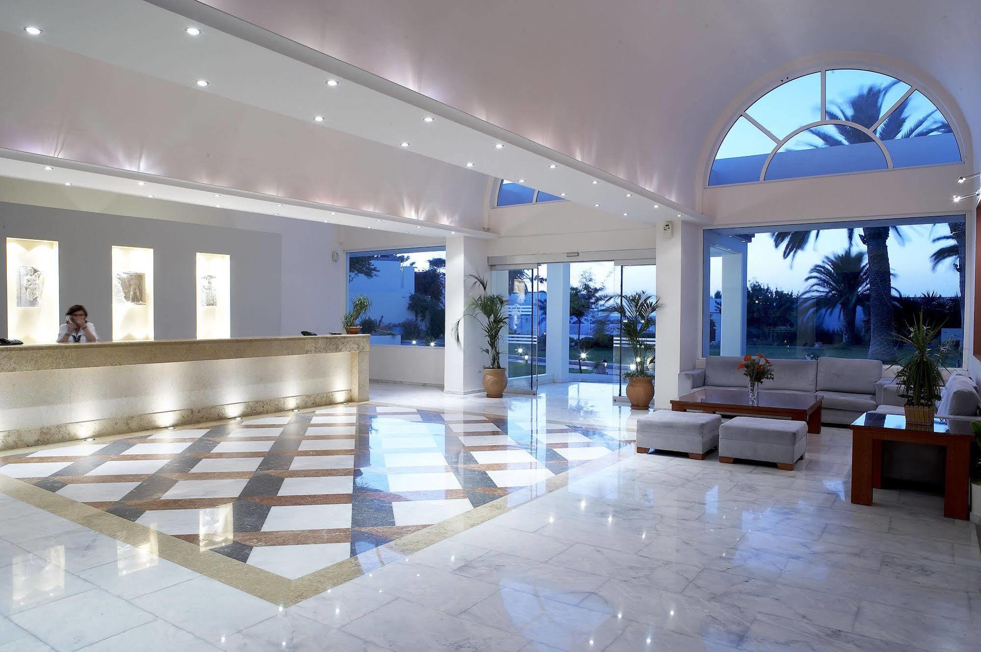 Avra Beach Hotel 4*