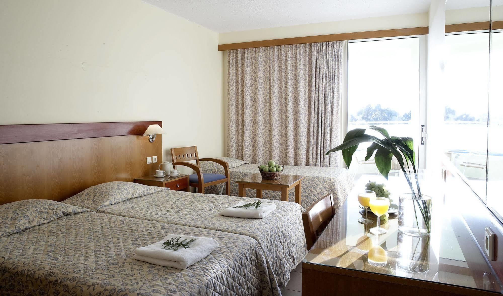 Avra Beach Hotel 4*