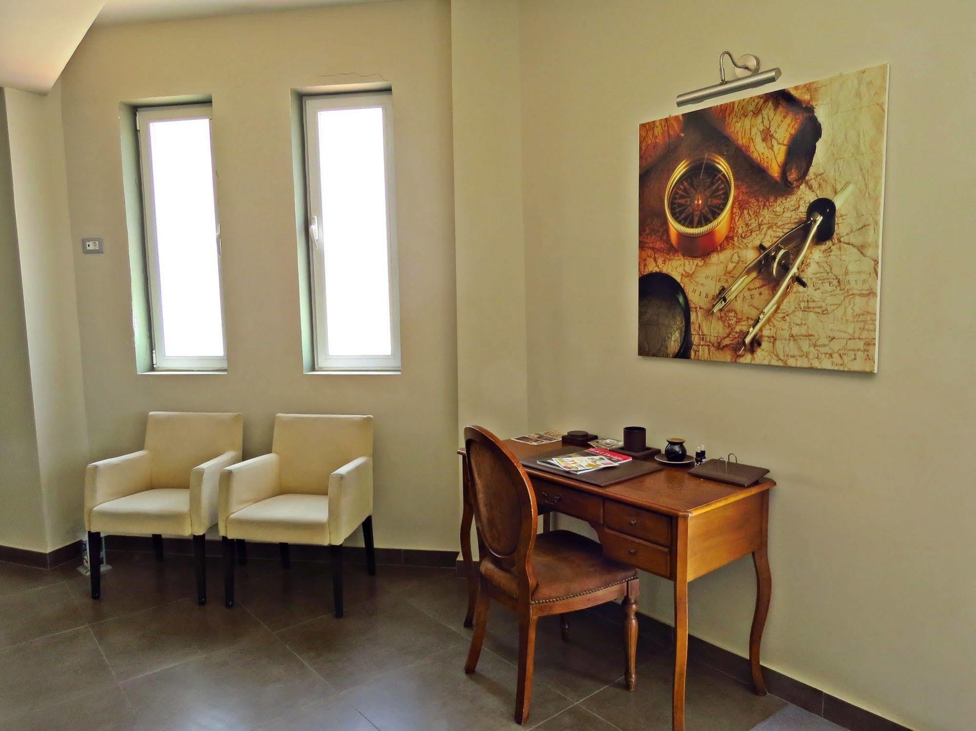 Maritime Aparthotel Petaloudes