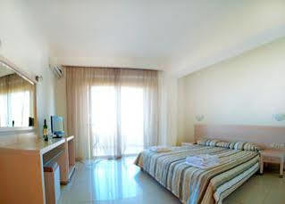 Apollo Paralia Kourna