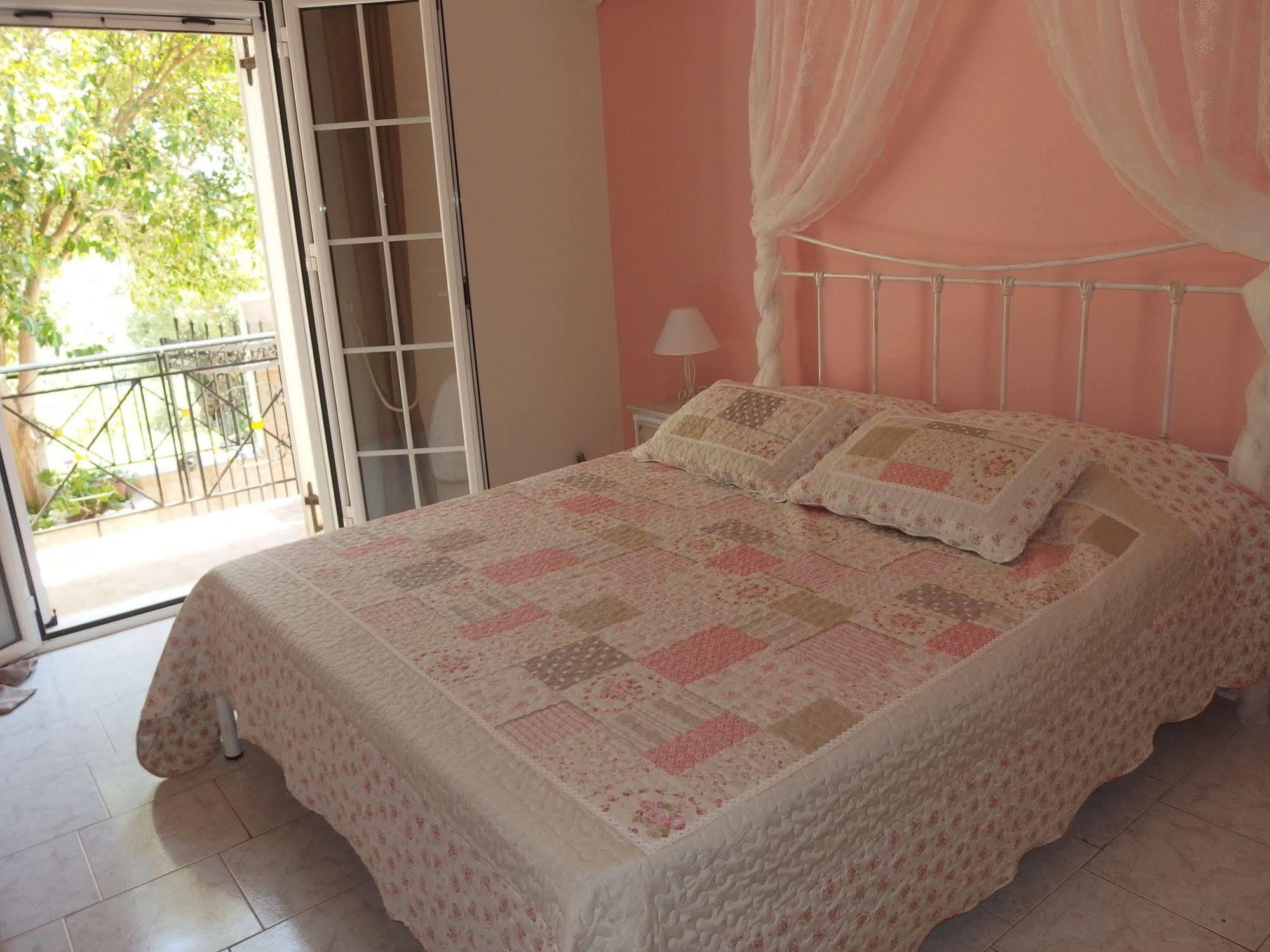 Apartment Christos Zola