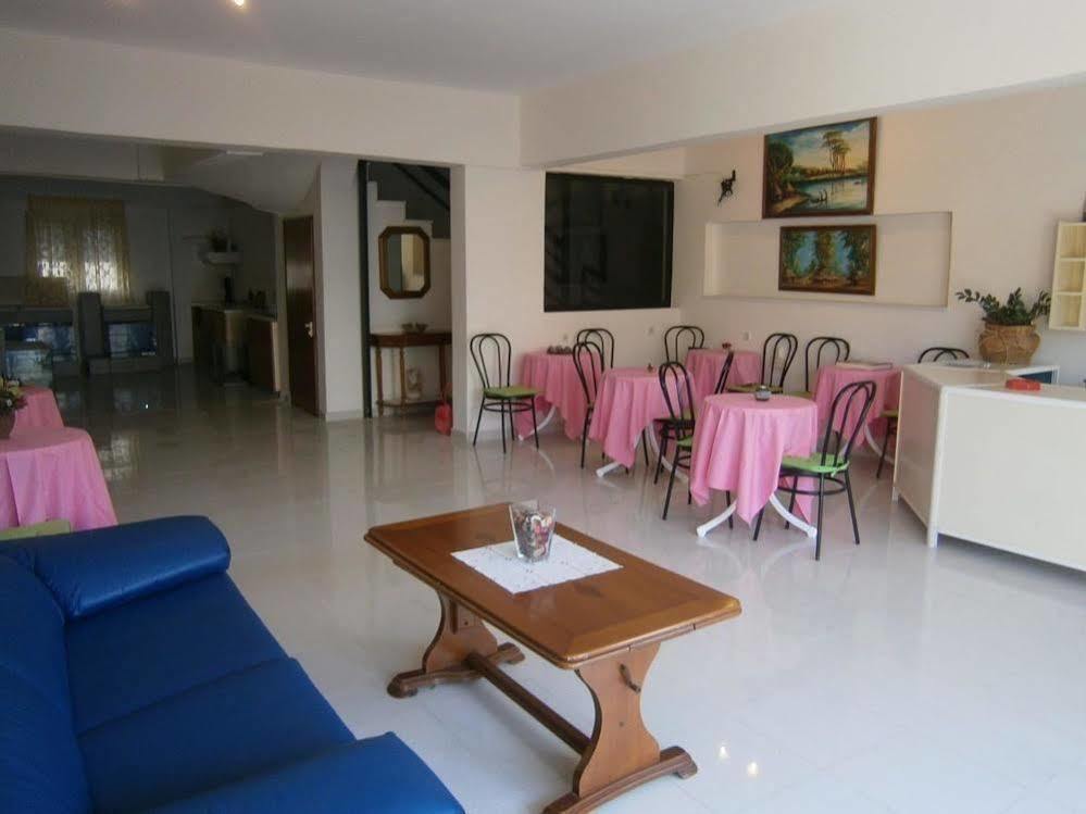 Apartment Hotel Maravelias *