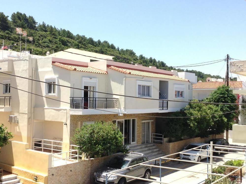 Apartment Hotel Maravelias *