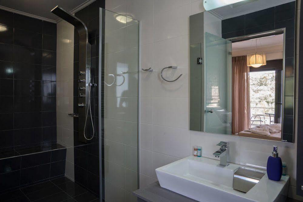 Villa-azalea Villa Almyrida (Crete)