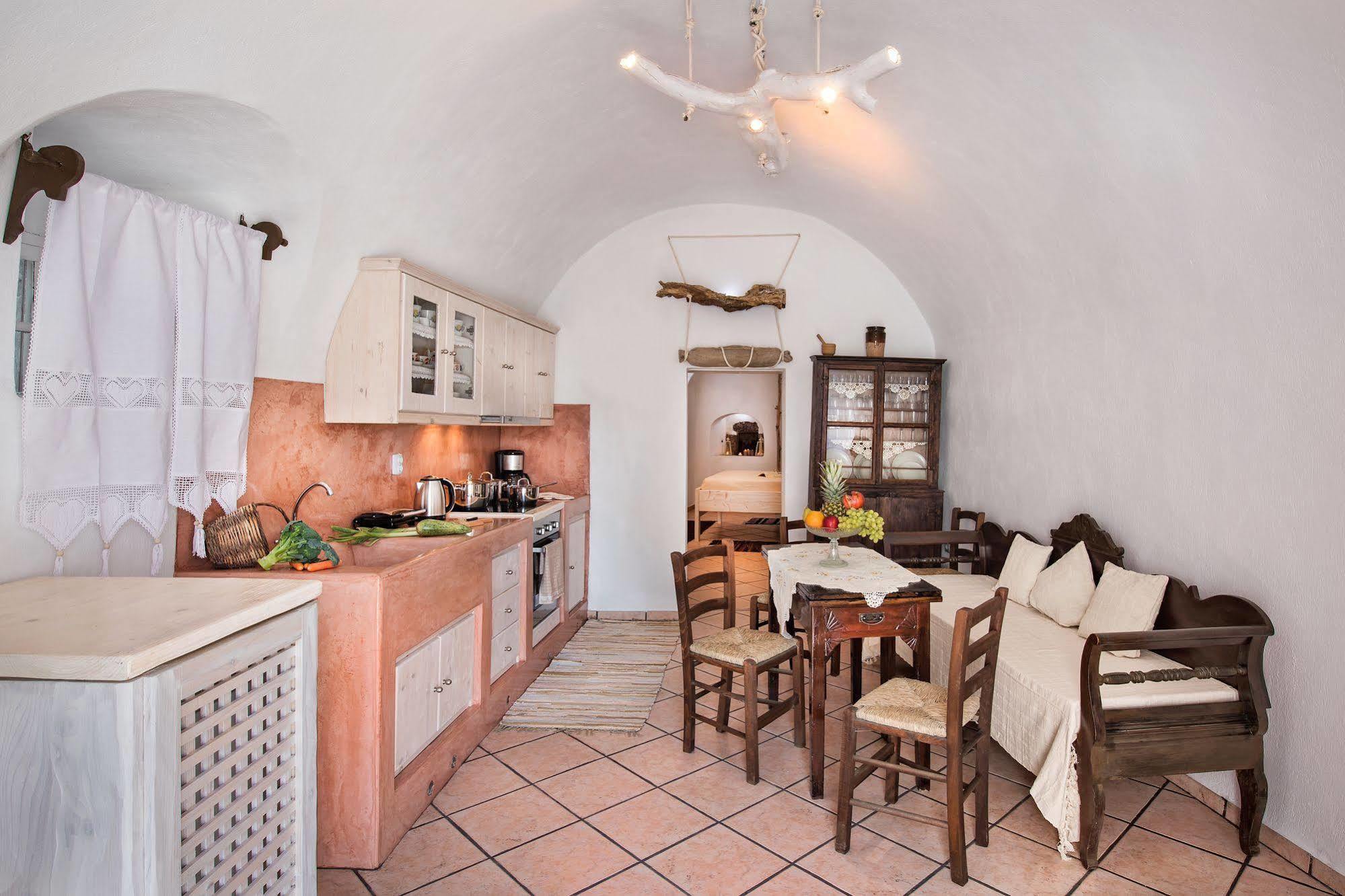 Kokos Traditional Apartment Emporio (Santorini)