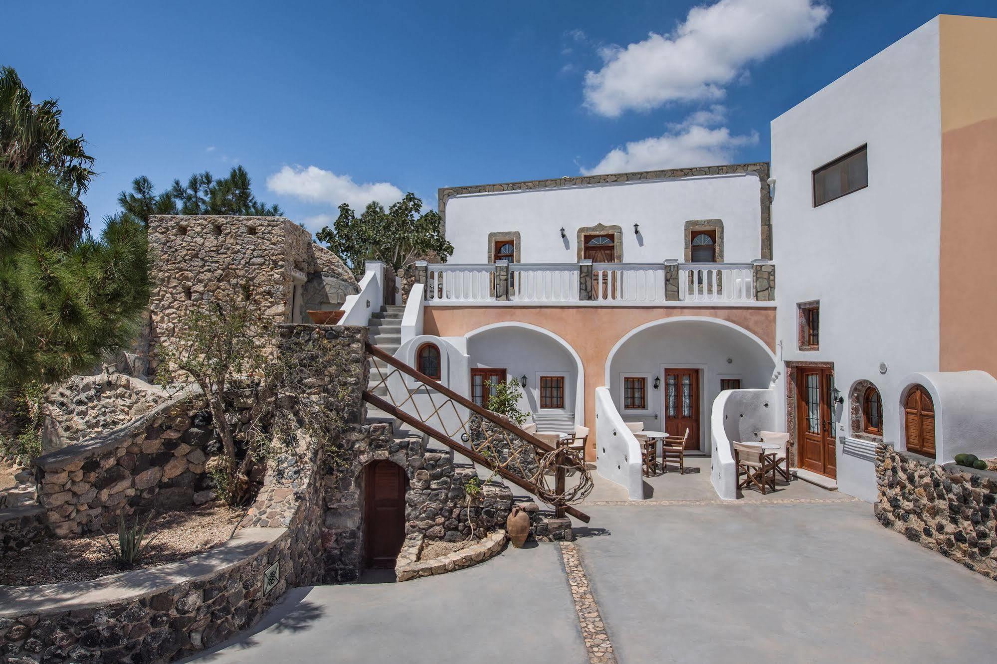 Kokos Traditional * Emporio (Santorini)