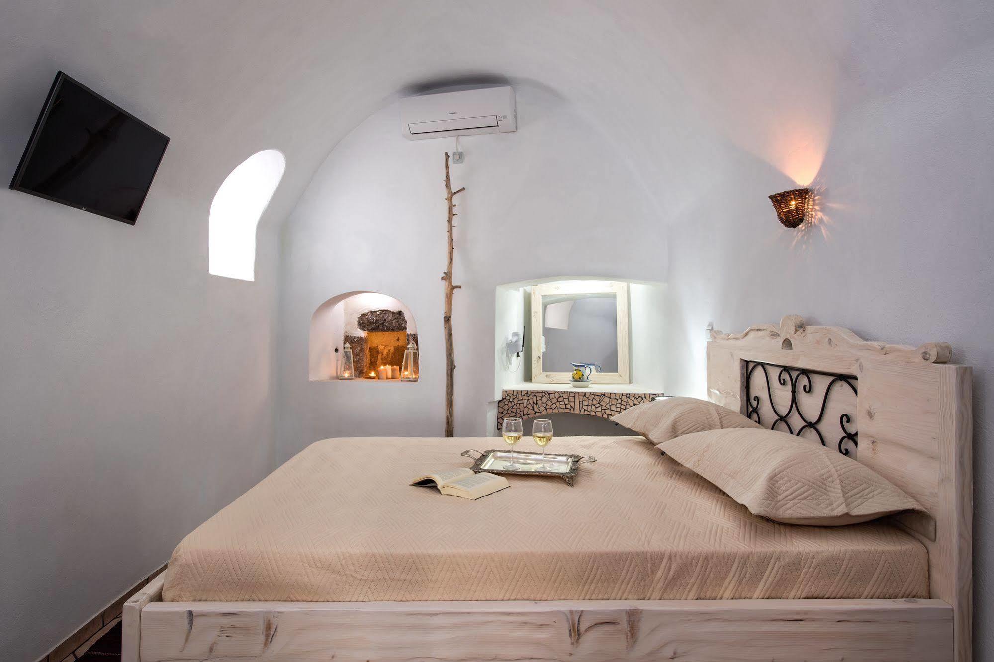 Kokos Traditional Emporio (Santorini)