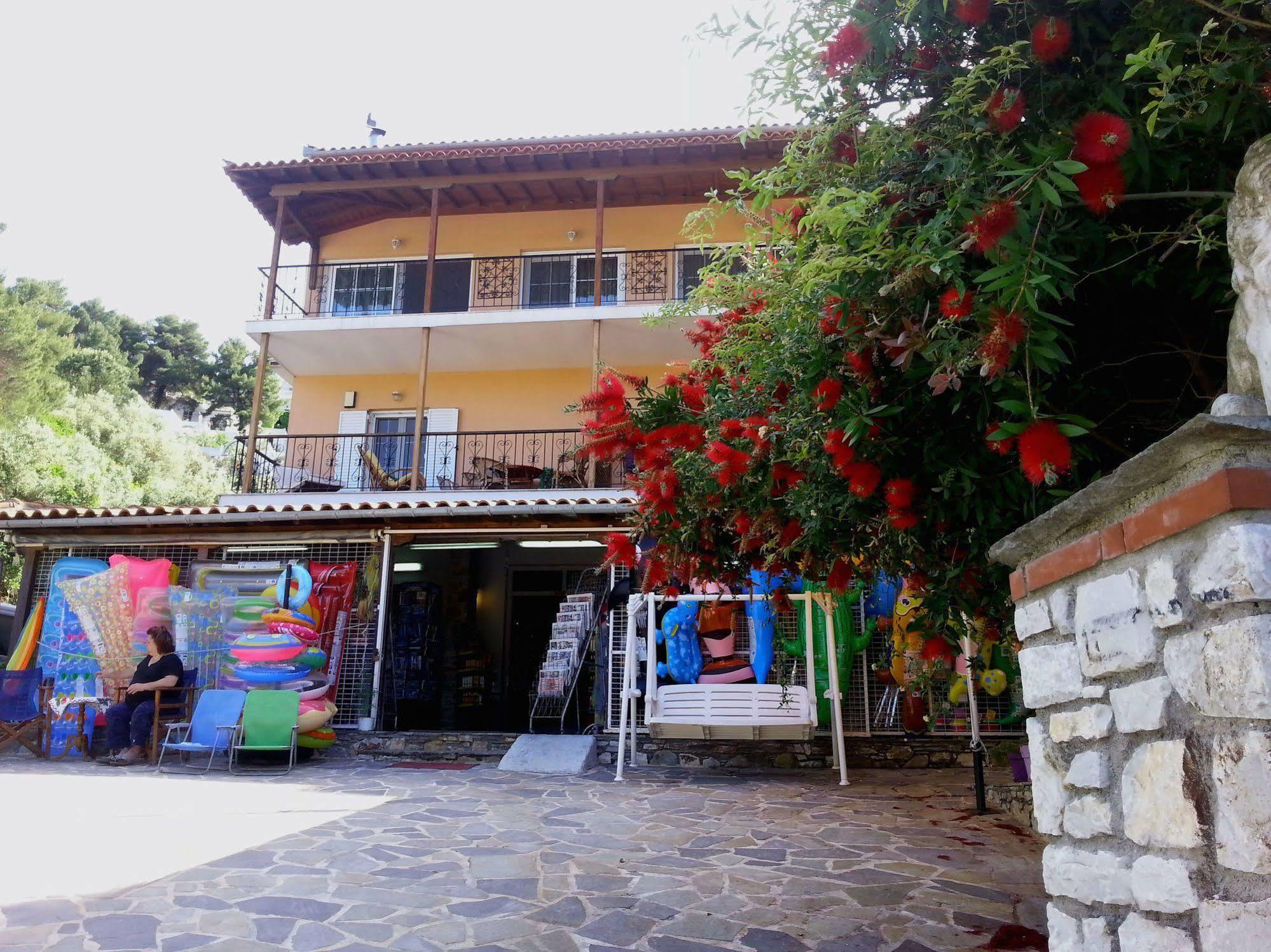 Tzaneria Hotel