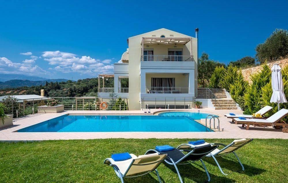 Athinais Villa *