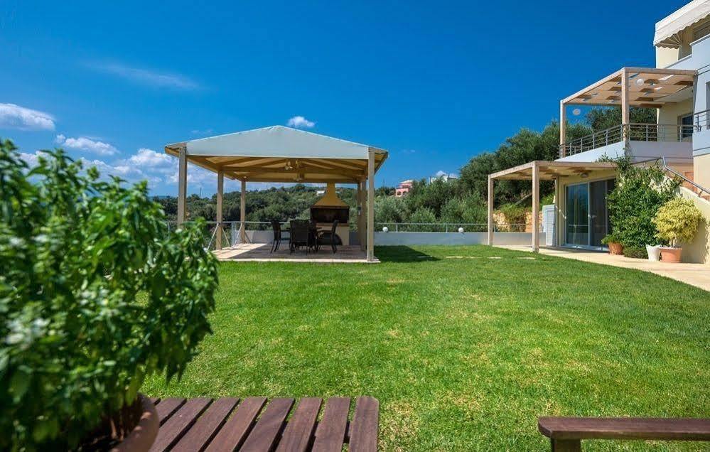 Athinais Villa *