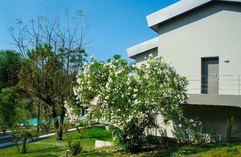 Sani & Sani Woods (adults Only) Aparthotel