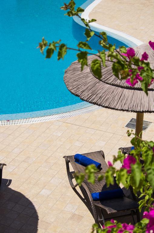 Smaragdi Perivolos (Santorini)
