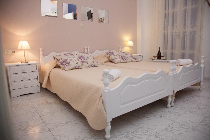 Bella Sant 2* Perissa (Santorini)