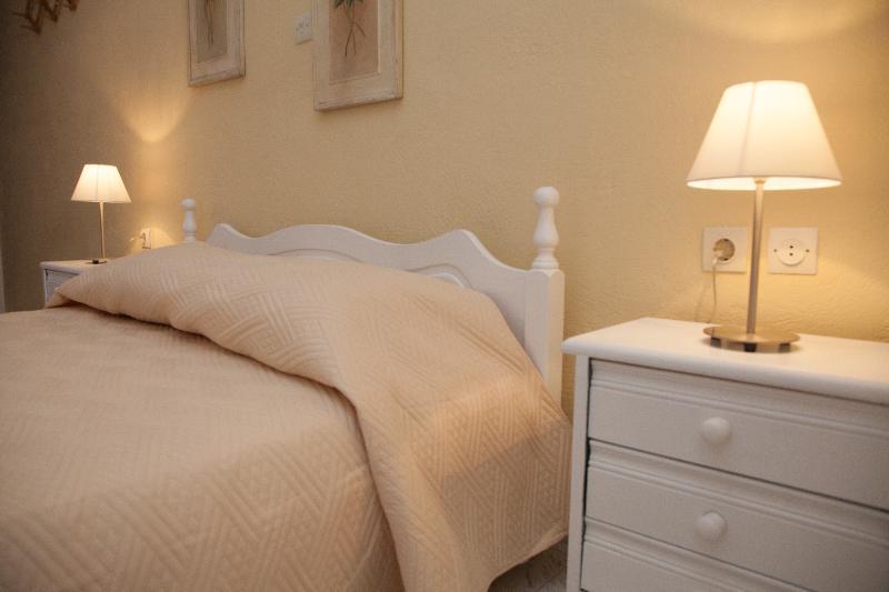 Bella Sant Aparthotel Perissa (Santorini)