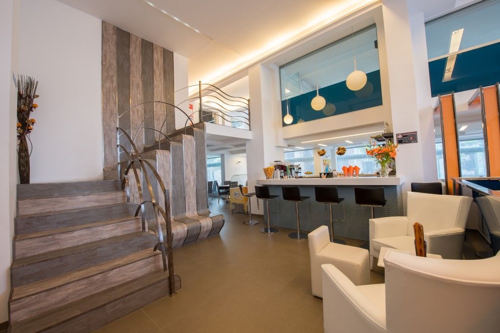 Astron Hotel 3*