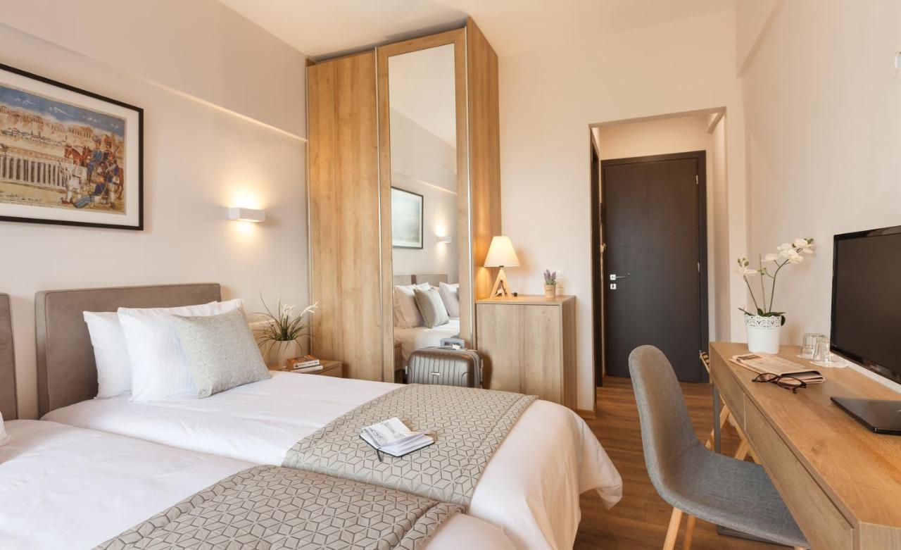 Minavra Athens