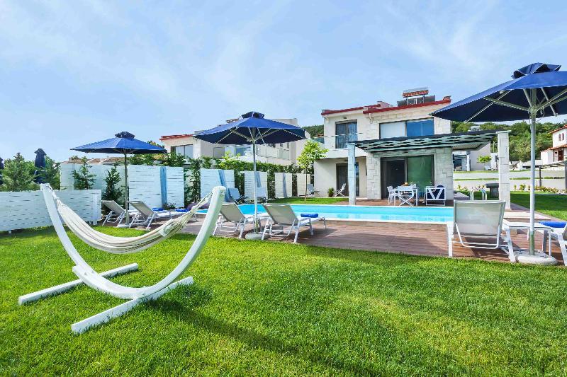 W Pool Halkidiki Villa *