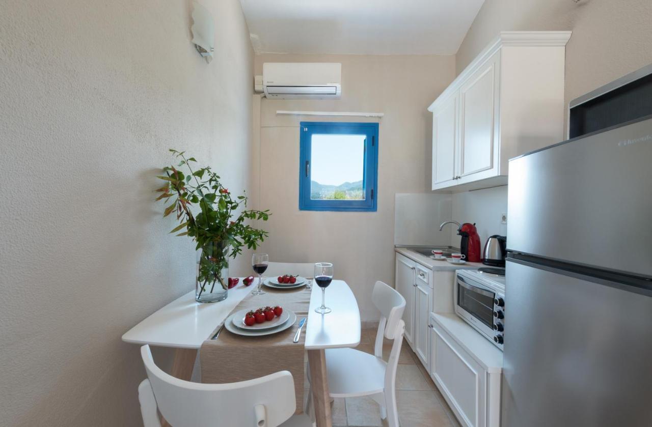 Ammoudia Maisonettes Aparthotel 4*