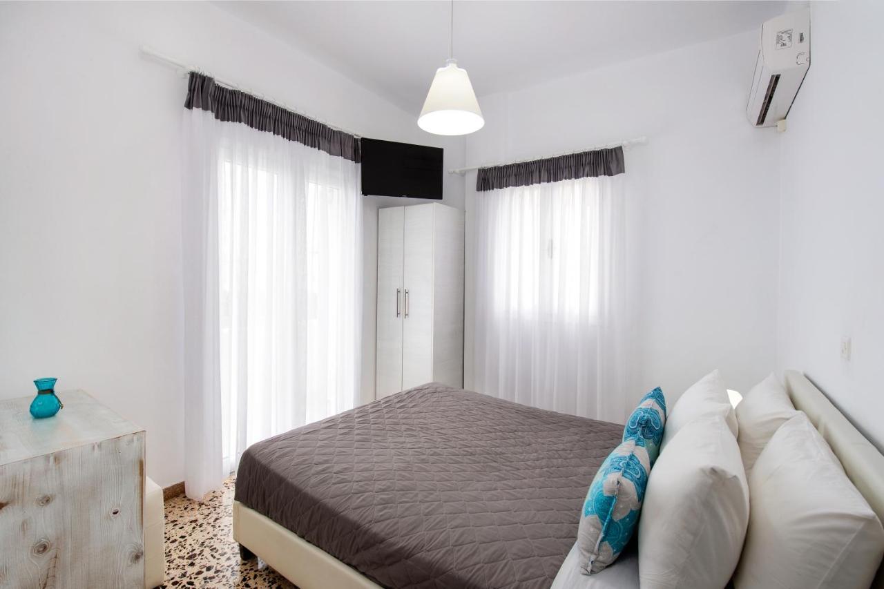 Kavallaris & 2* Messaria (Santorini)