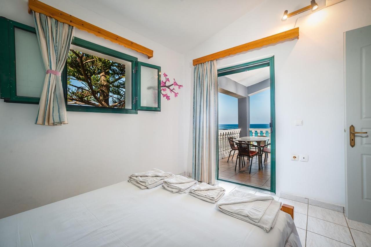 Amarylis Beachfront Studios Amoudi