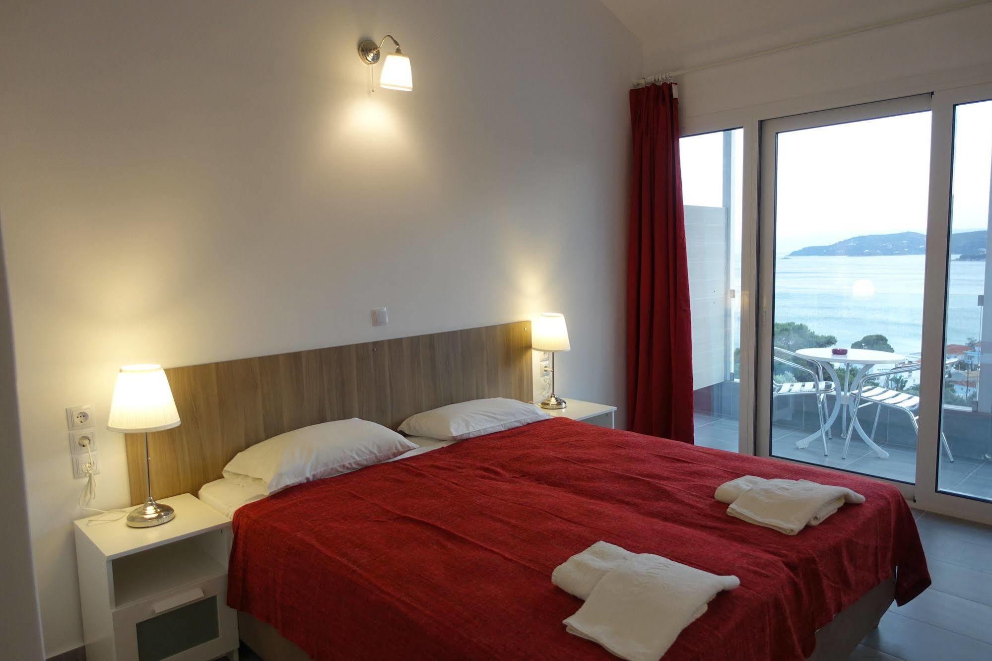 Rene Hotel 2*