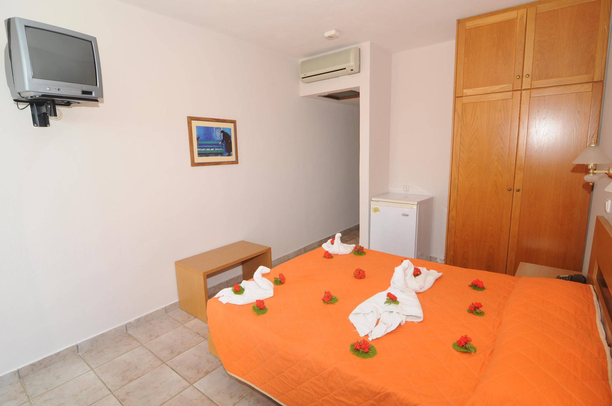 Nefeli Hotel 4*