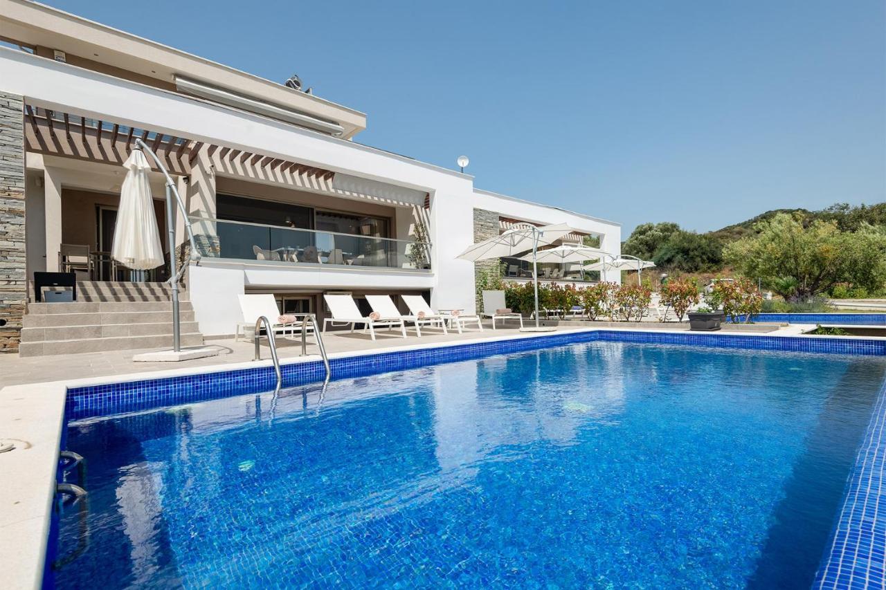 Afisia Villa