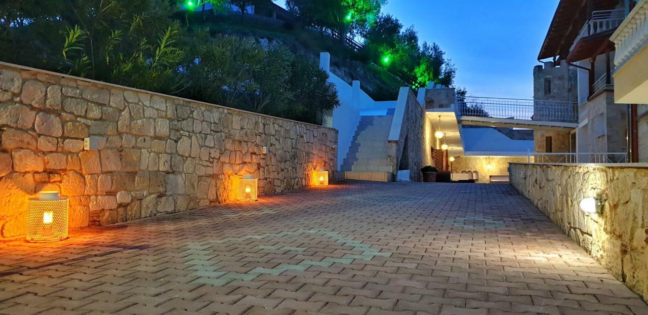 White Tennis & Apartment Pefkochori