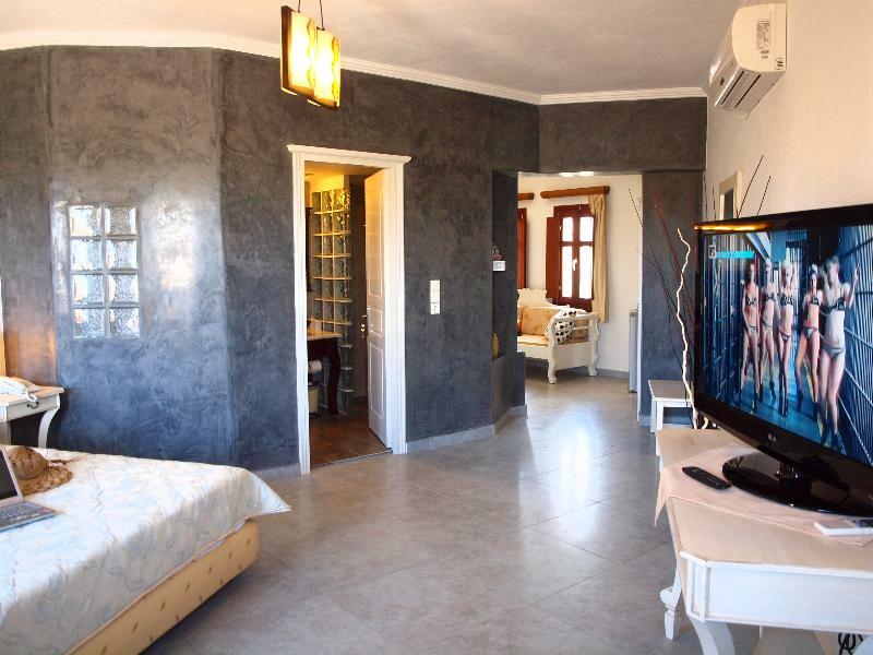 Smaragdi Perivolos (Santorini)