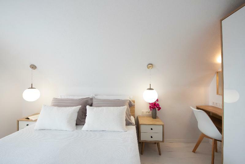 White Orchid Luxury