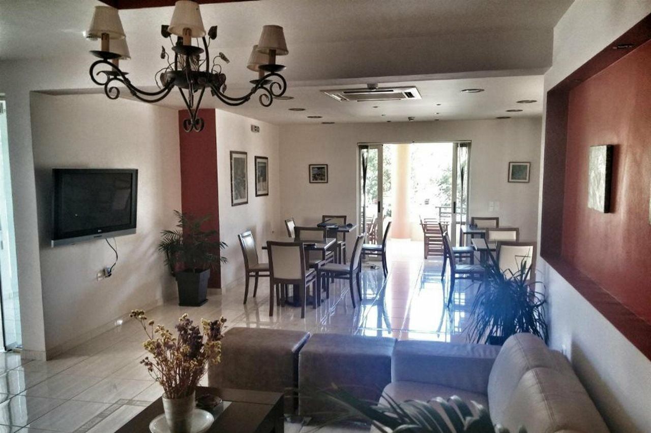 Ostria Hotel *