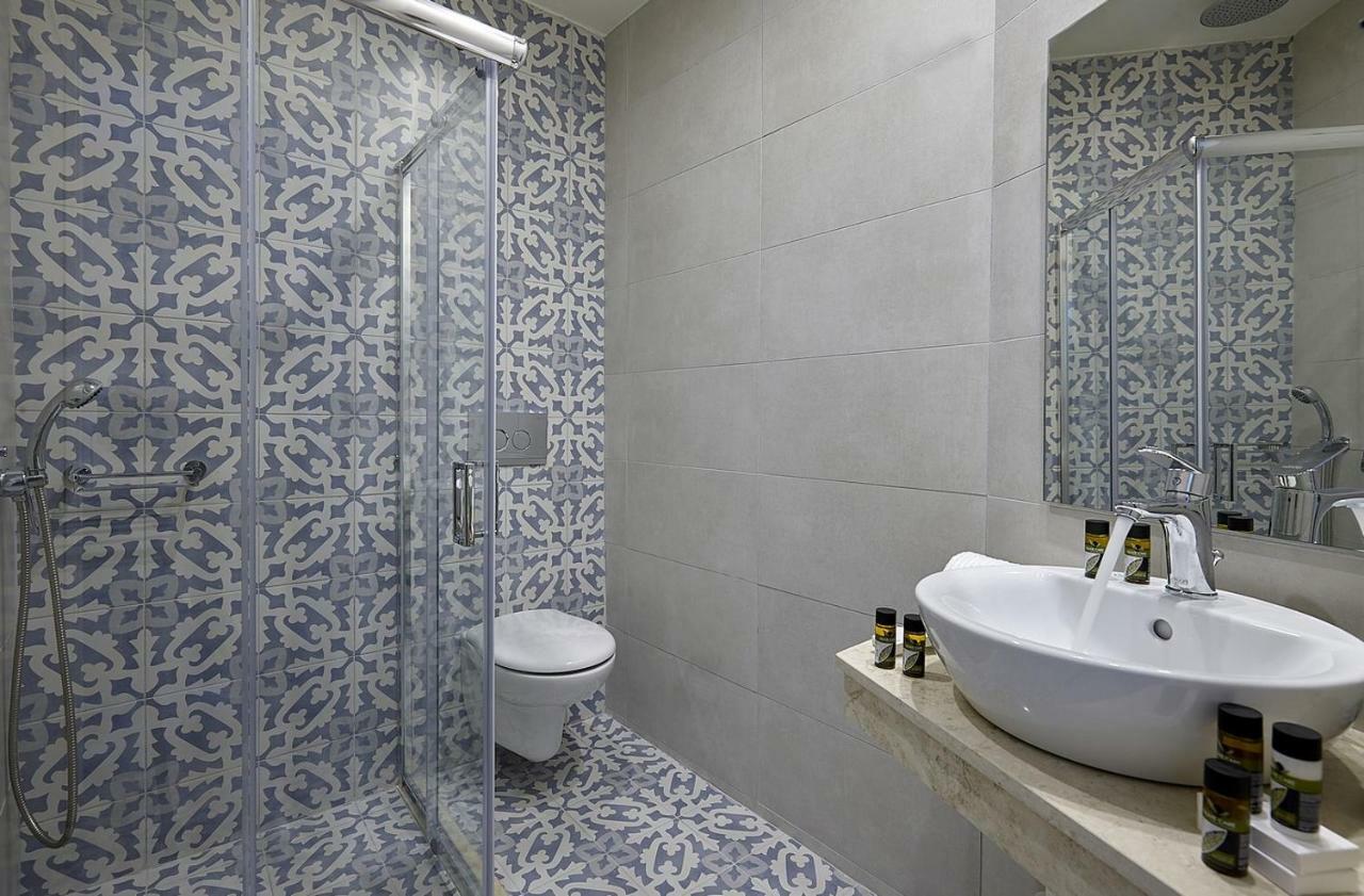 Vasia Boulevard (adults Only)