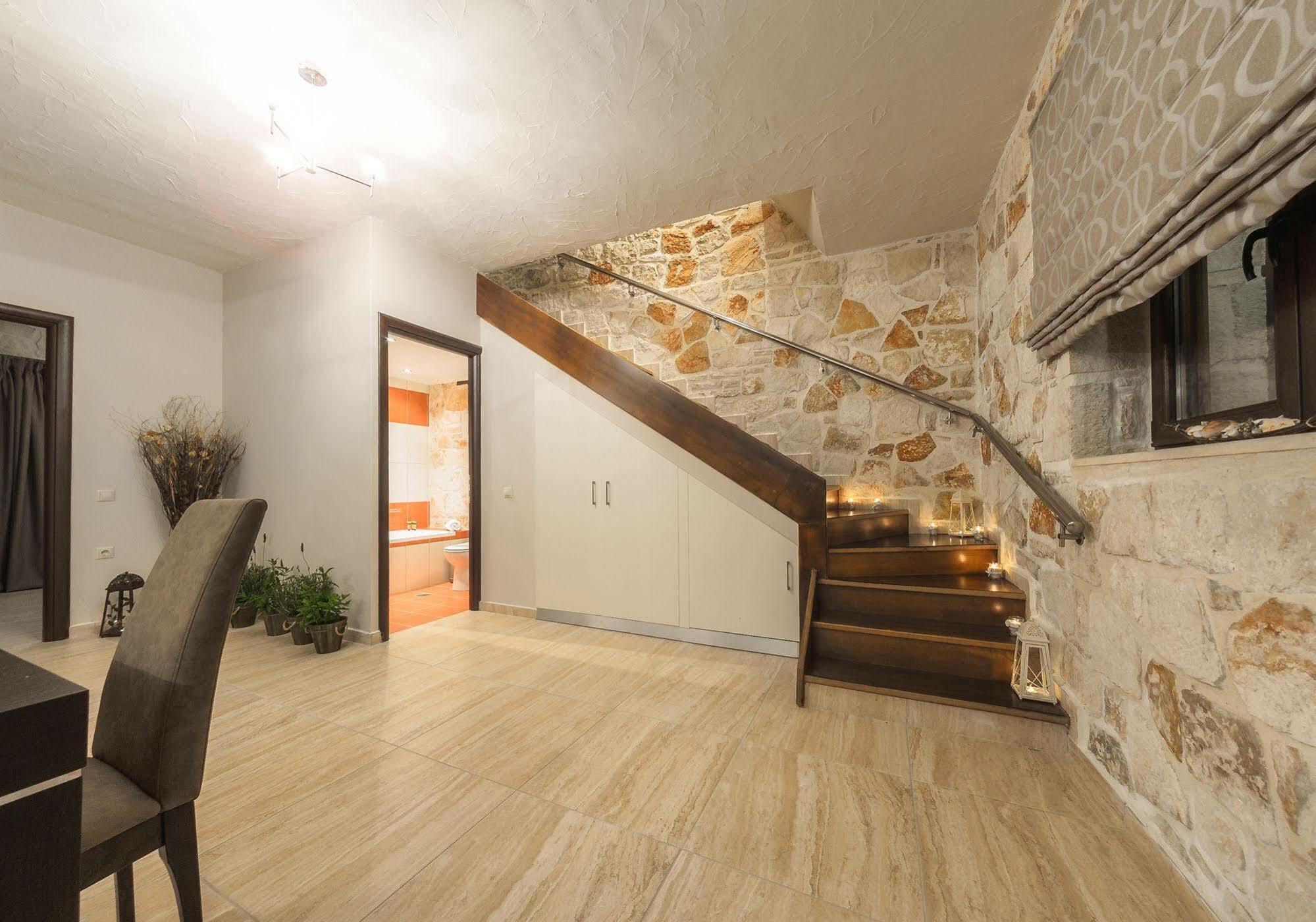 Eden Villa *