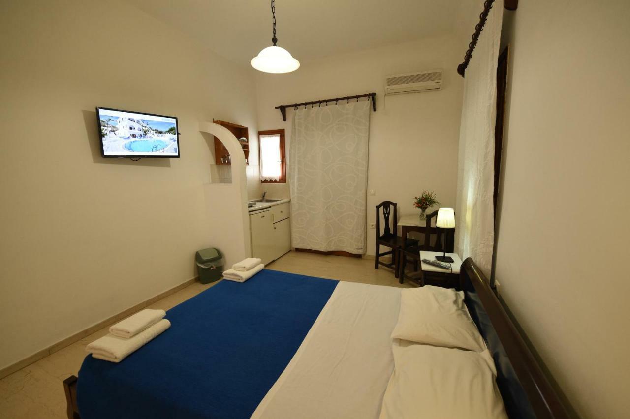 Sunflower Hotel Kamari (Santorini)