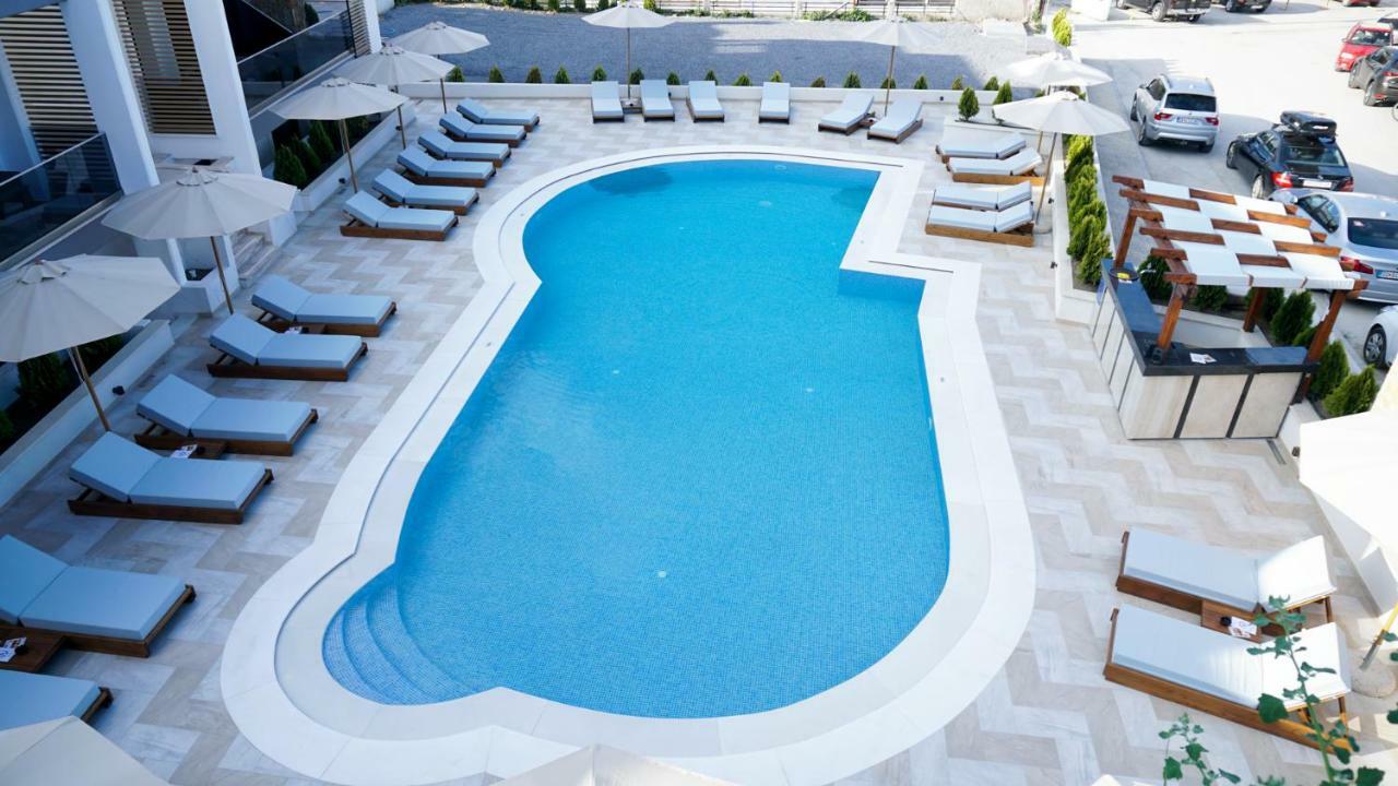 Agnes Deluxe Hotel 3*