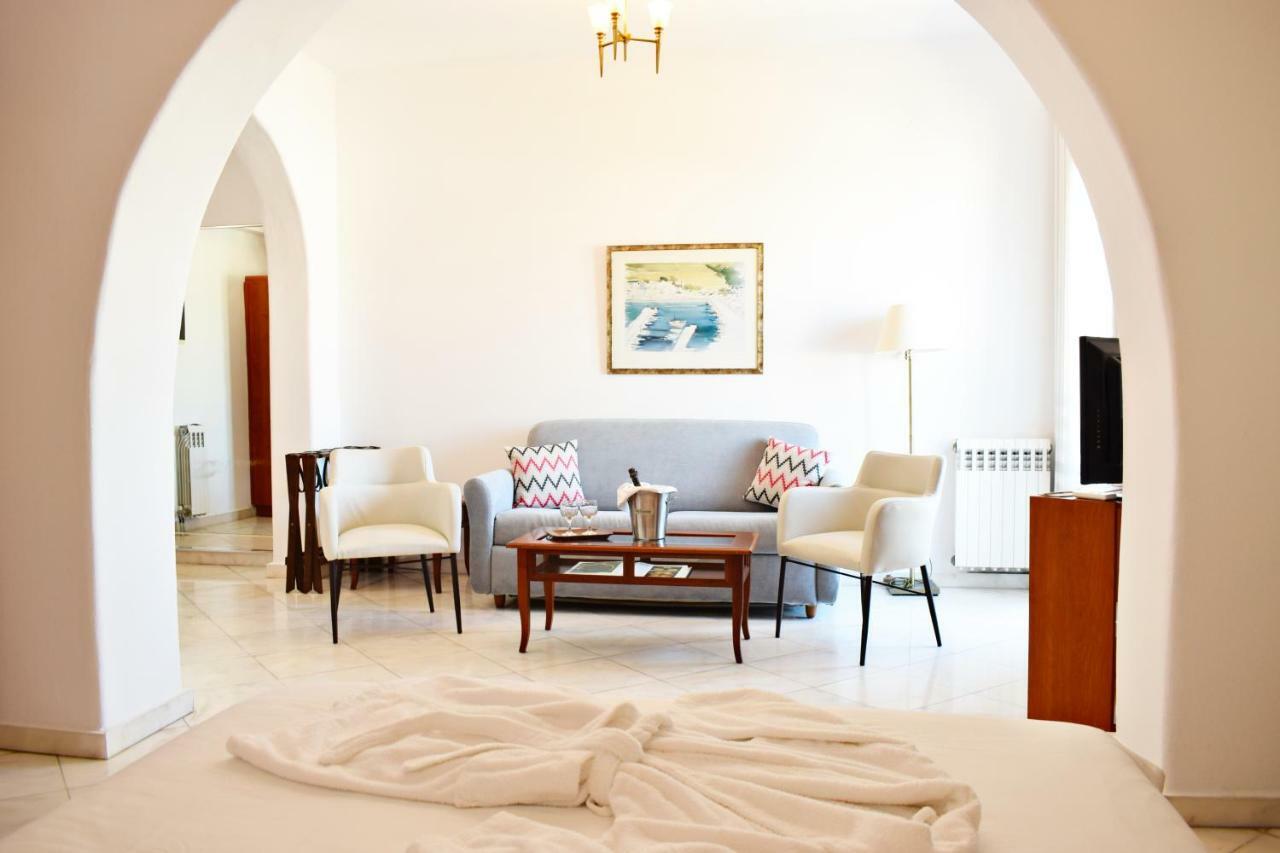Adonis Hotel