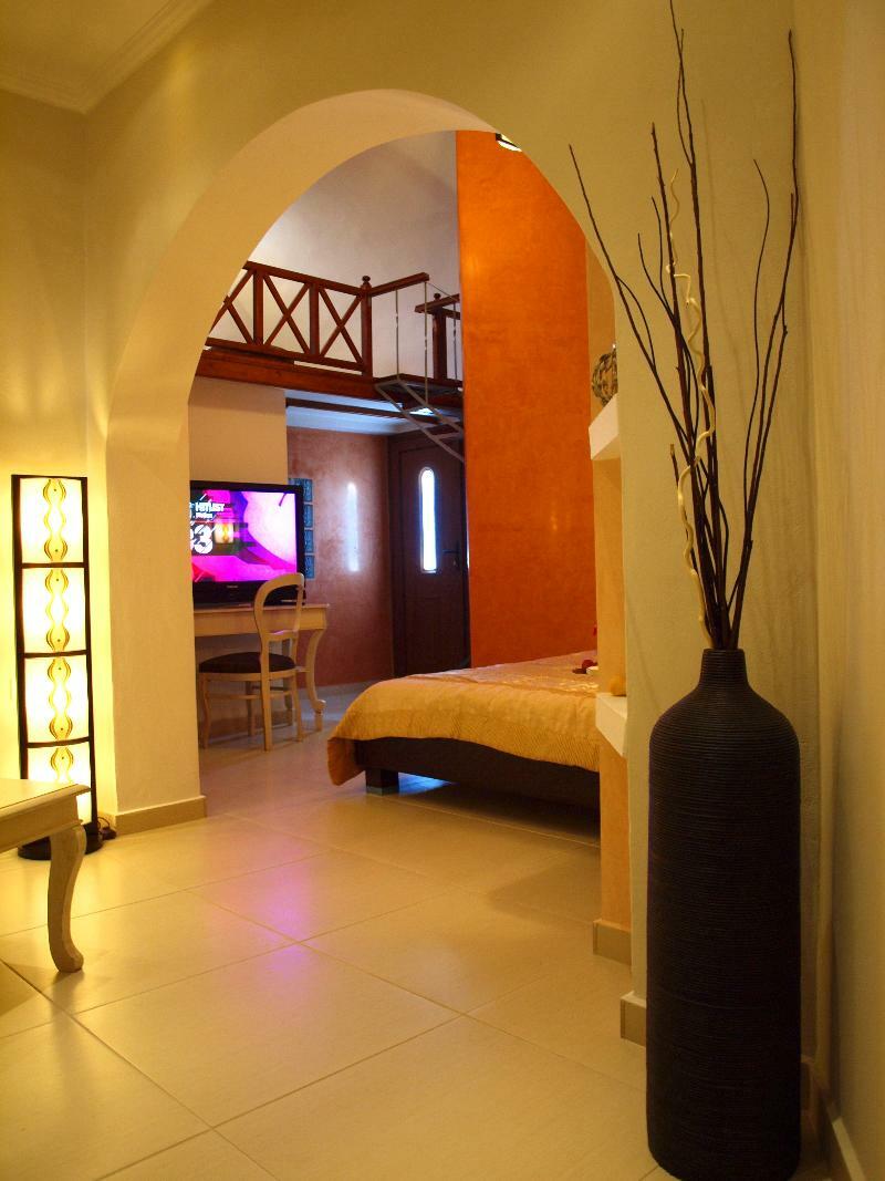 Smaragdi 3* Perivolos (Santorini)