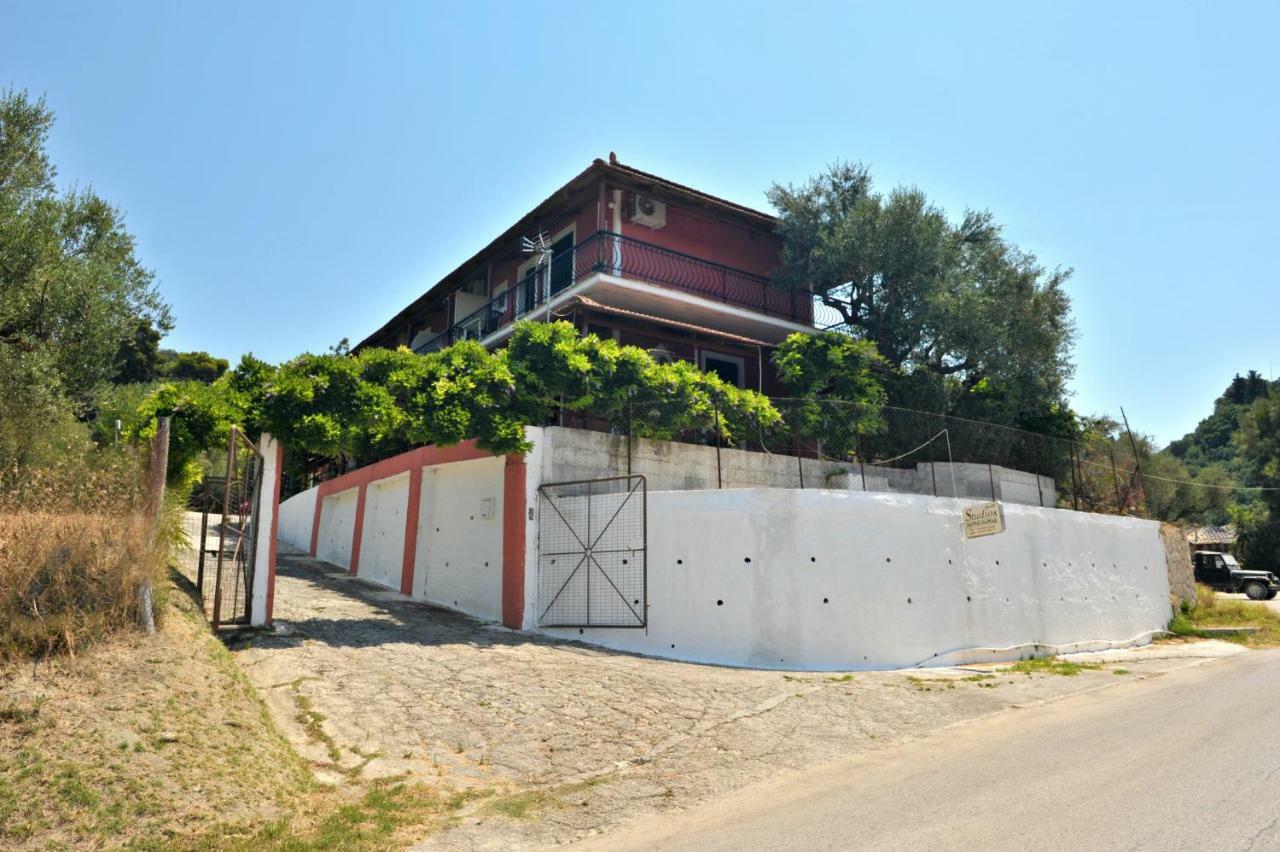 Apartment Studios Dimitris Giatras *