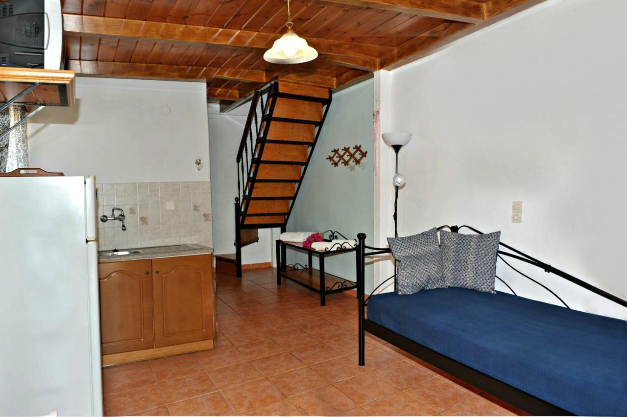 Studios Dimitris Giatras *