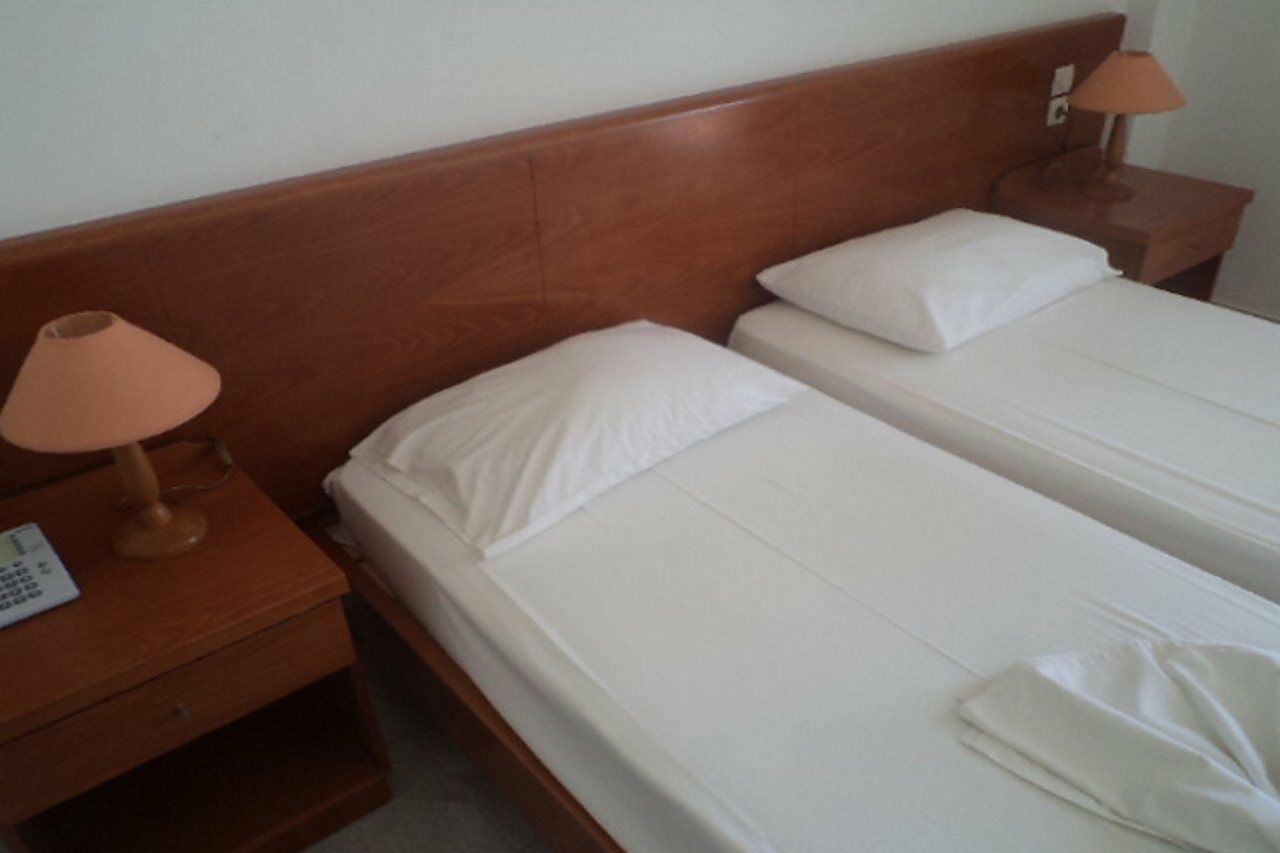 Kamari Bay Hotel