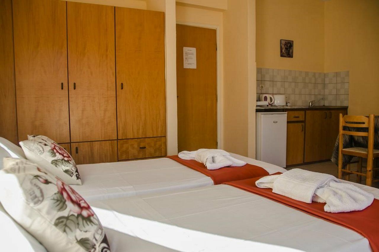 Yiannis The Beekeeper Hotel *