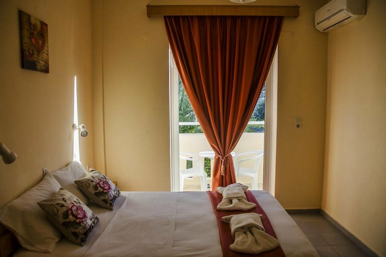 Yiannis The Beekeeper Hotel *