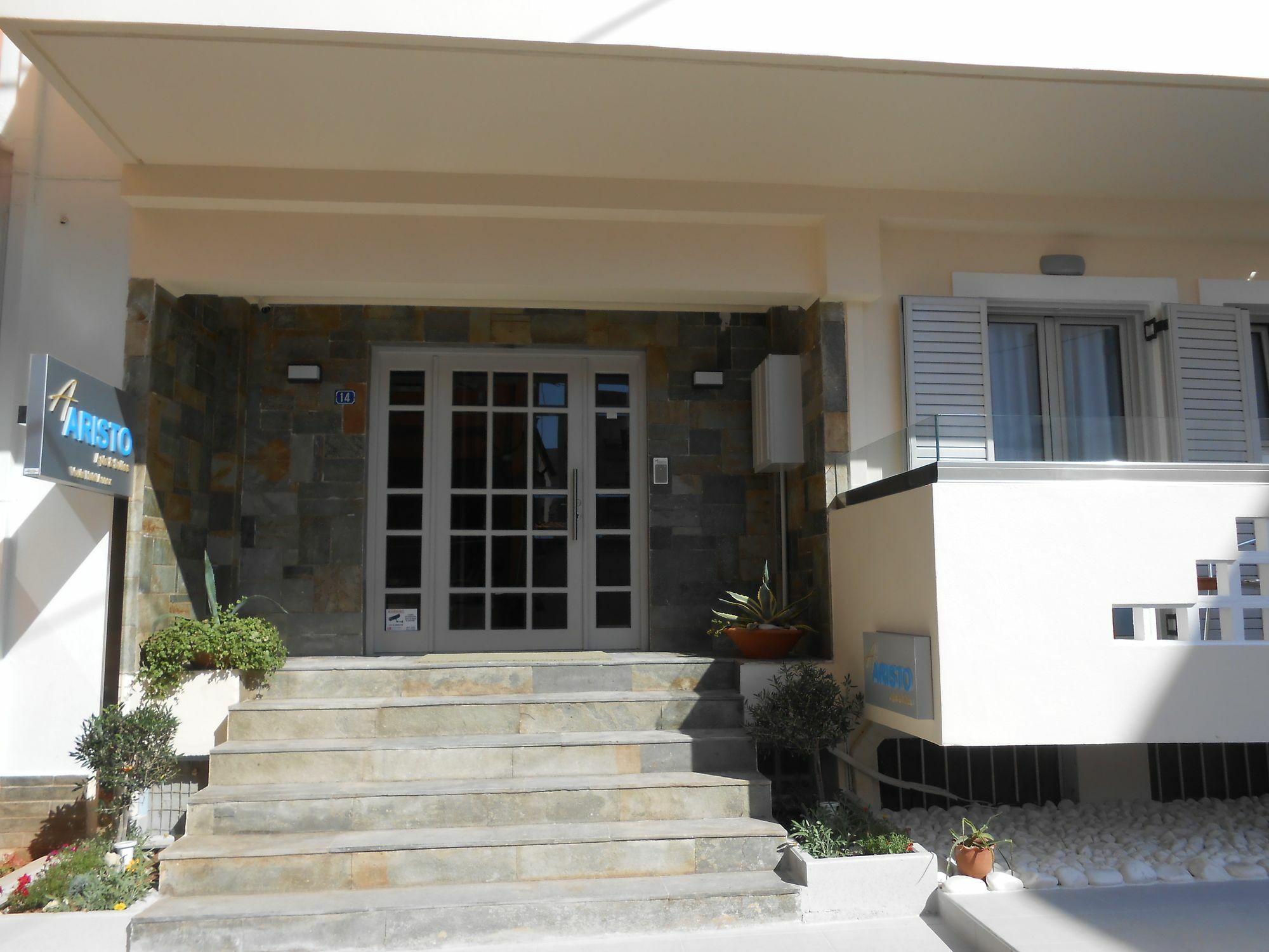 Aristo Apts 3*