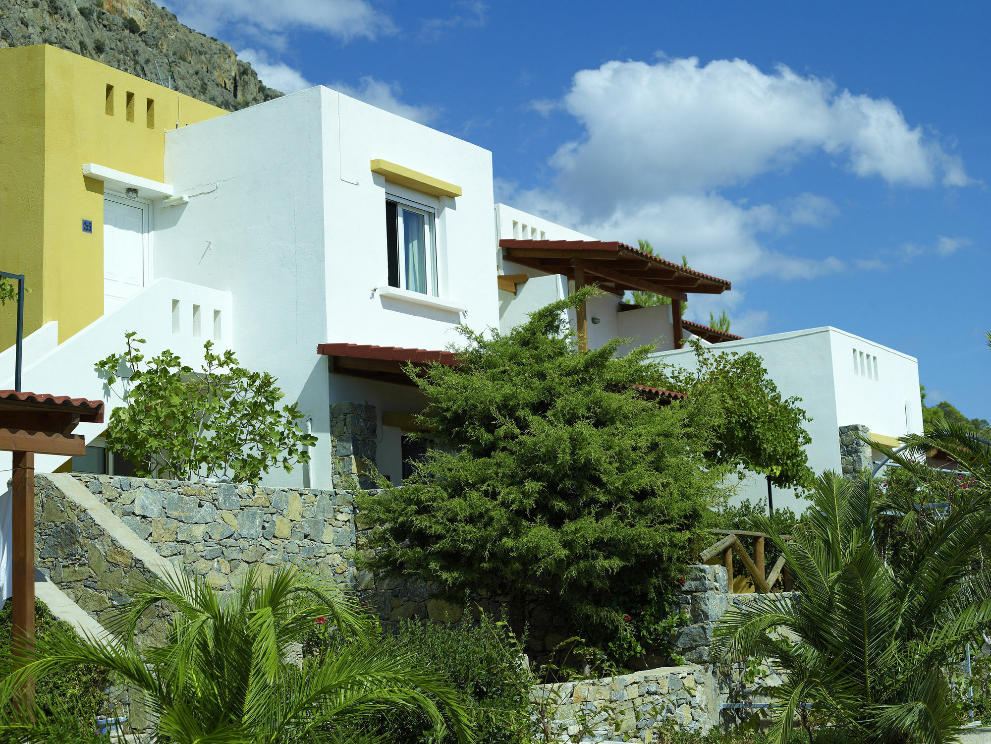 Nakou Village Aparthotel 3*