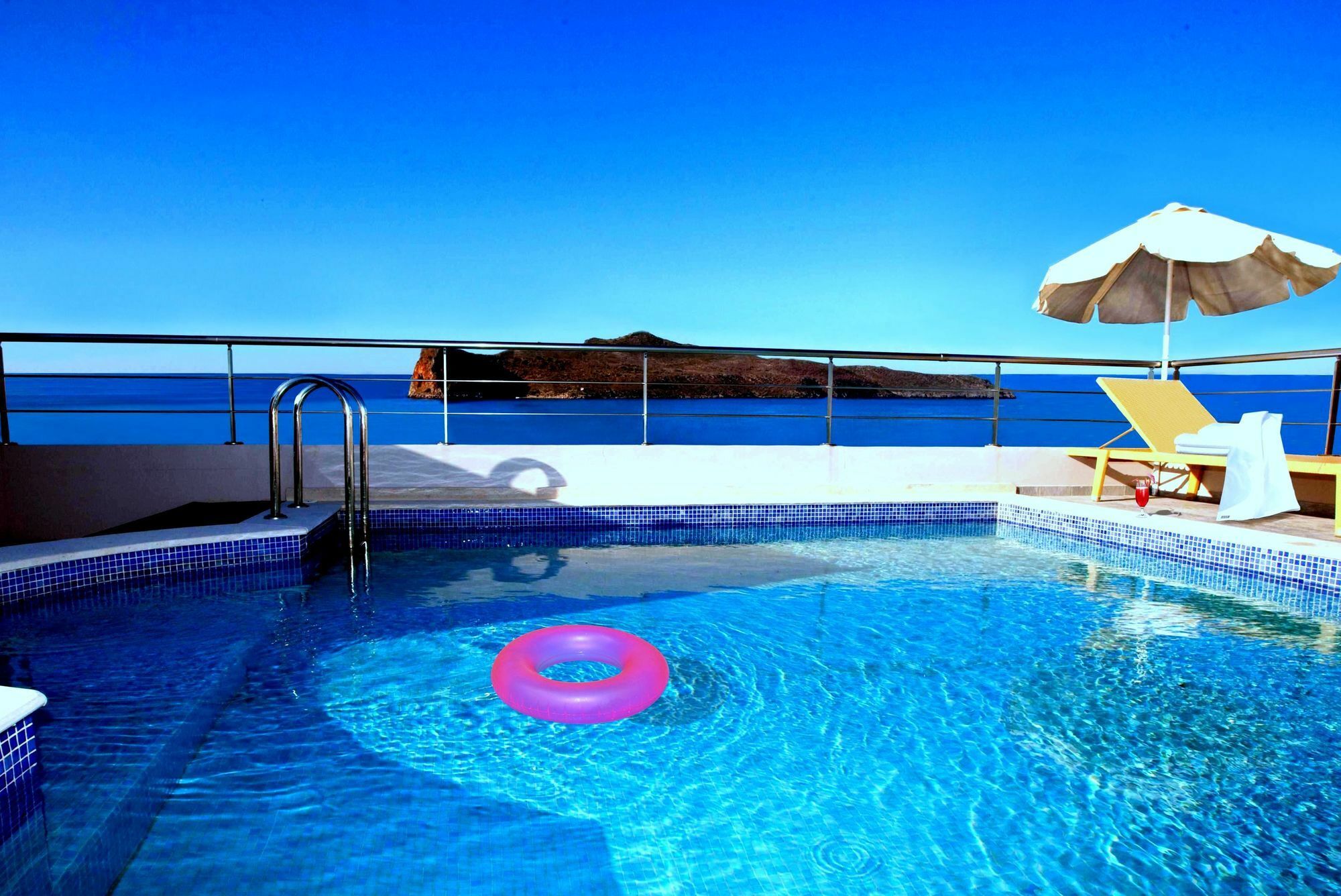 Sandy Point Chania * Agia Marina (Crete)