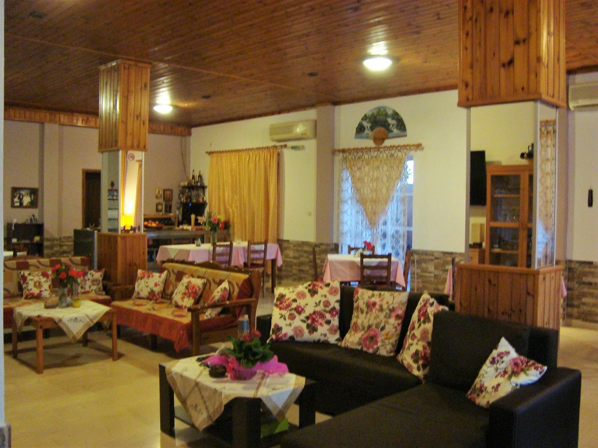 Athina Guest house 2*